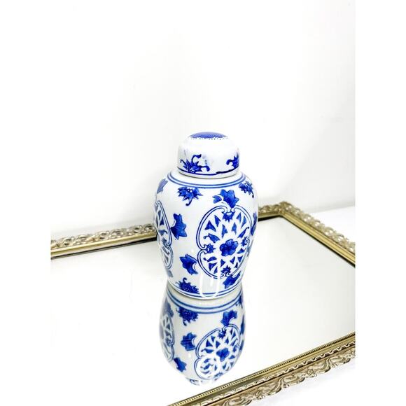 Vintage Asian Ginger Jar With Lid/Asian Marked/Blue/White/Flowers/Porcelain - Picture 2 of 10